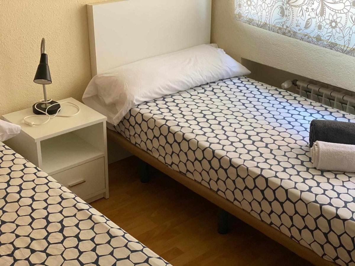 Bed and Breakfast Residencia 12 OCTUBRE Madrid Exterior foto