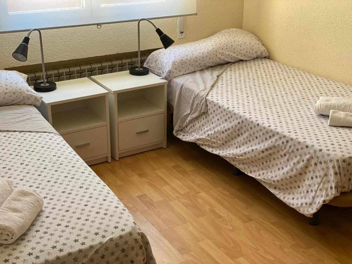 Bed and Breakfast Residencia 12 OCTUBRE Madrid Exterior foto