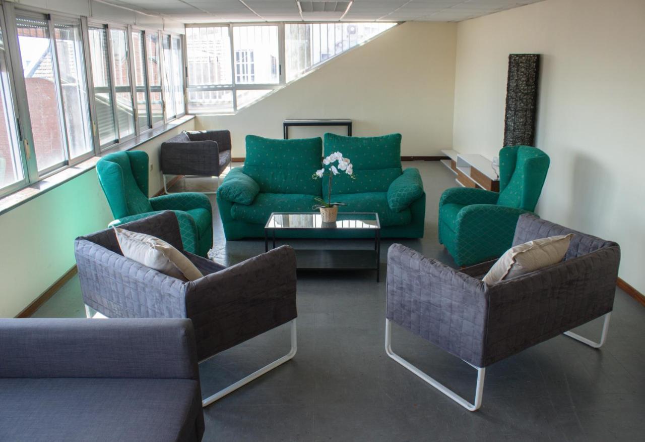 Bed and Breakfast Residencia 12 OCTUBRE Madrid Exterior foto