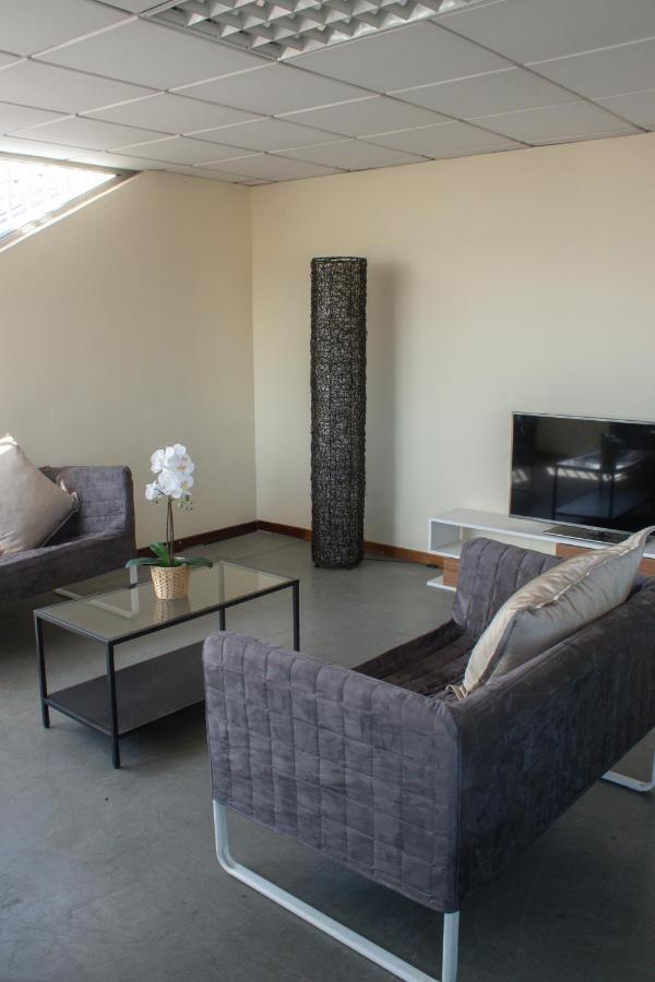 Bed and Breakfast Residencia 12 OCTUBRE Madrid Exterior foto